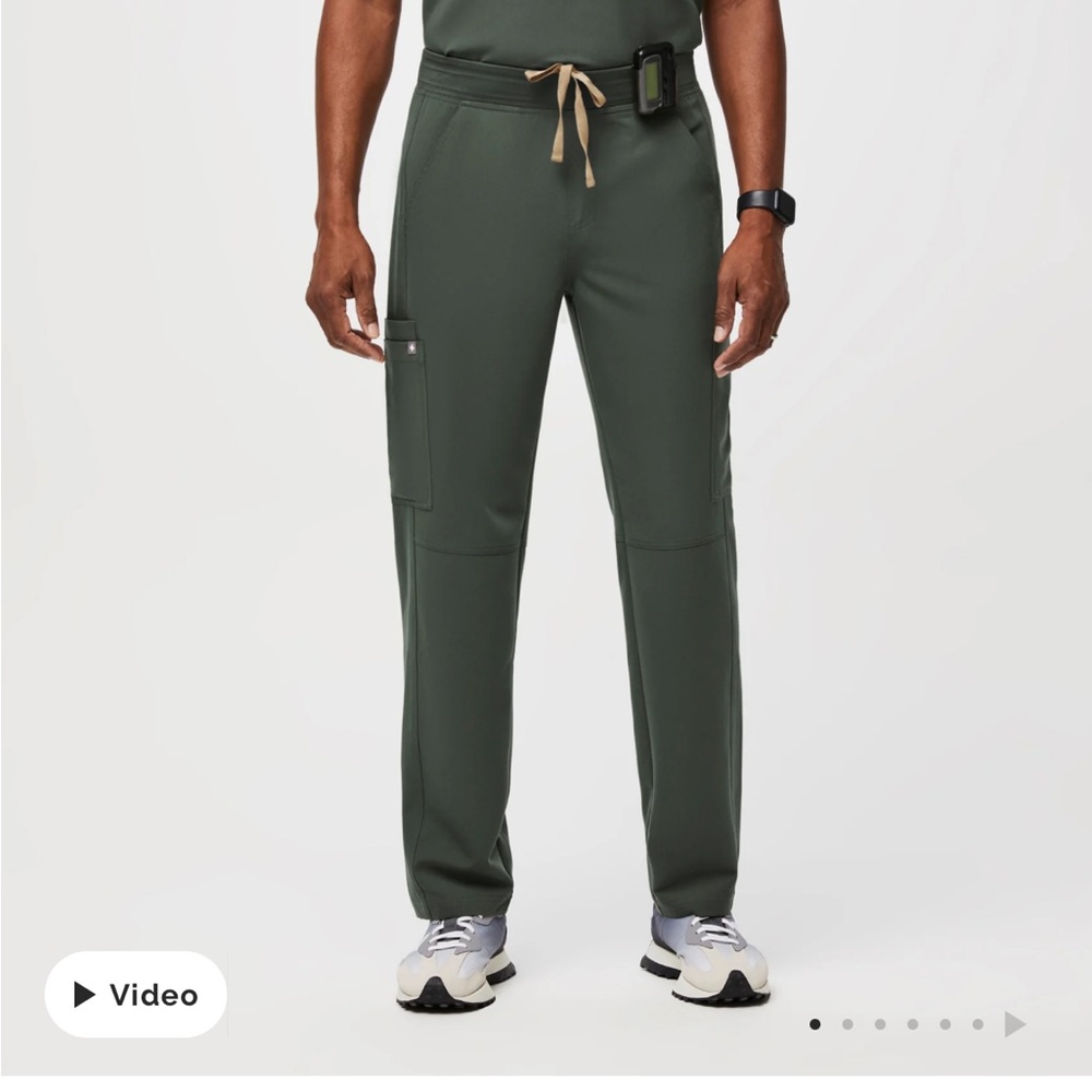 Figs Men’s Axim Cargo Scrub Pants